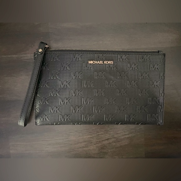 Michael Kors Wristlet - Picture 1 of 4